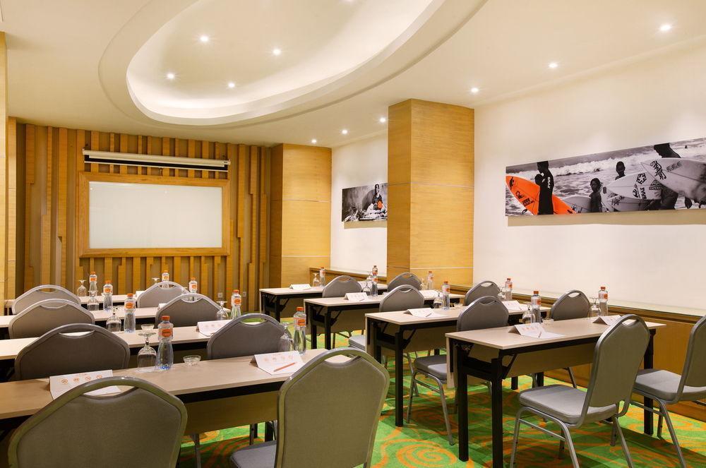 Harris Hotel Raya Кута Экстерьер фото