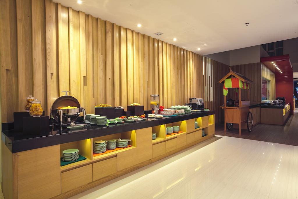 Harris Hotel Raya Кута Экстерьер фото