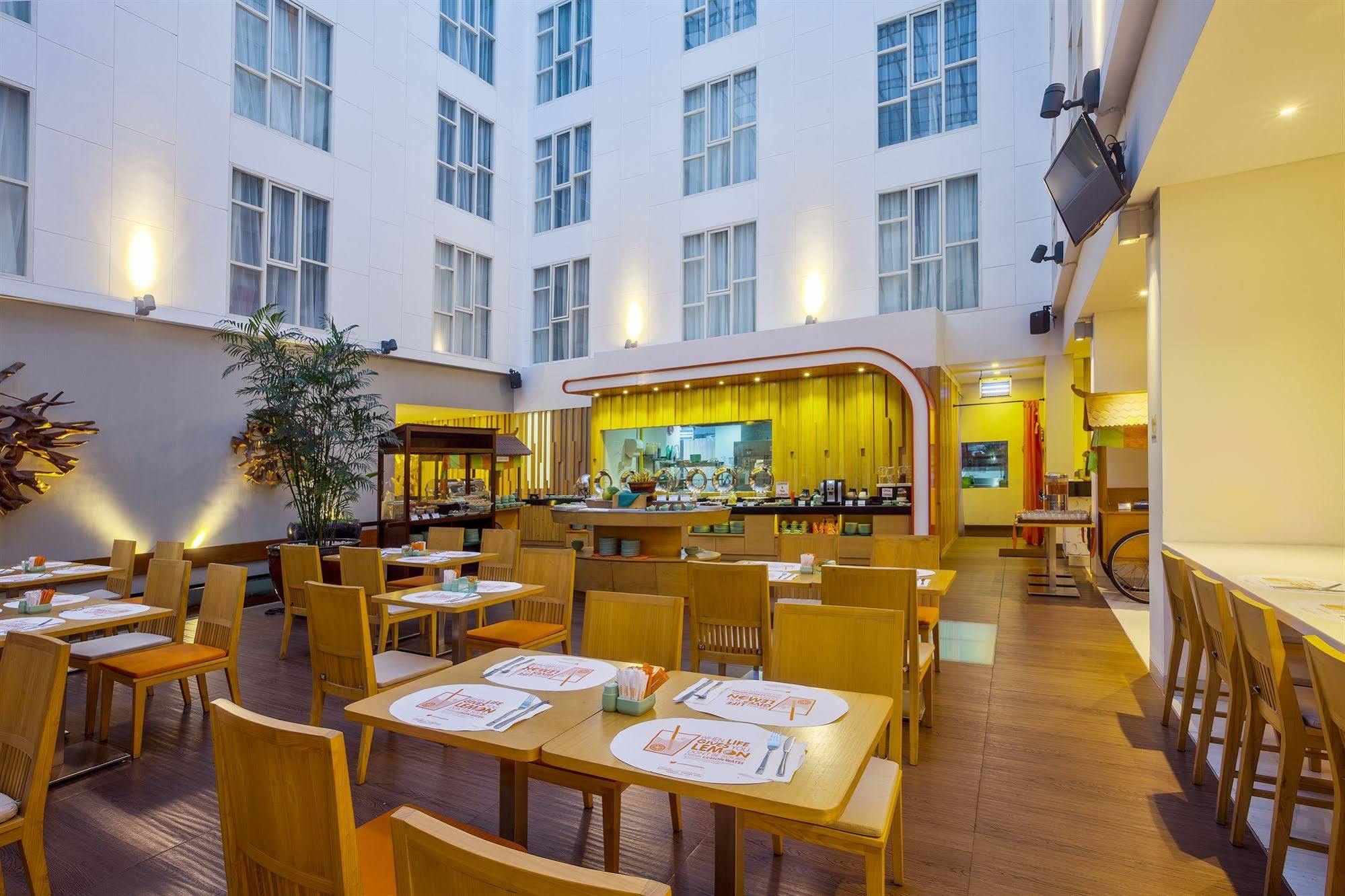 Harris Hotel Raya Кута Экстерьер фото