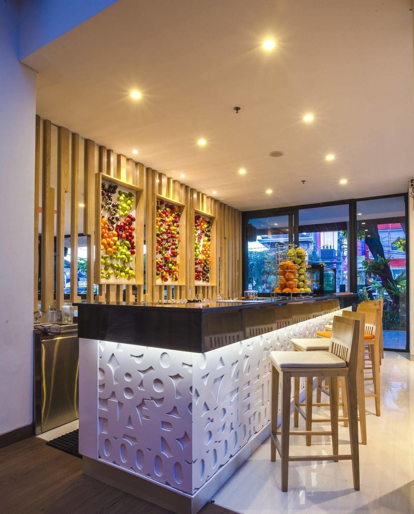Harris Hotel Raya Кута Экстерьер фото