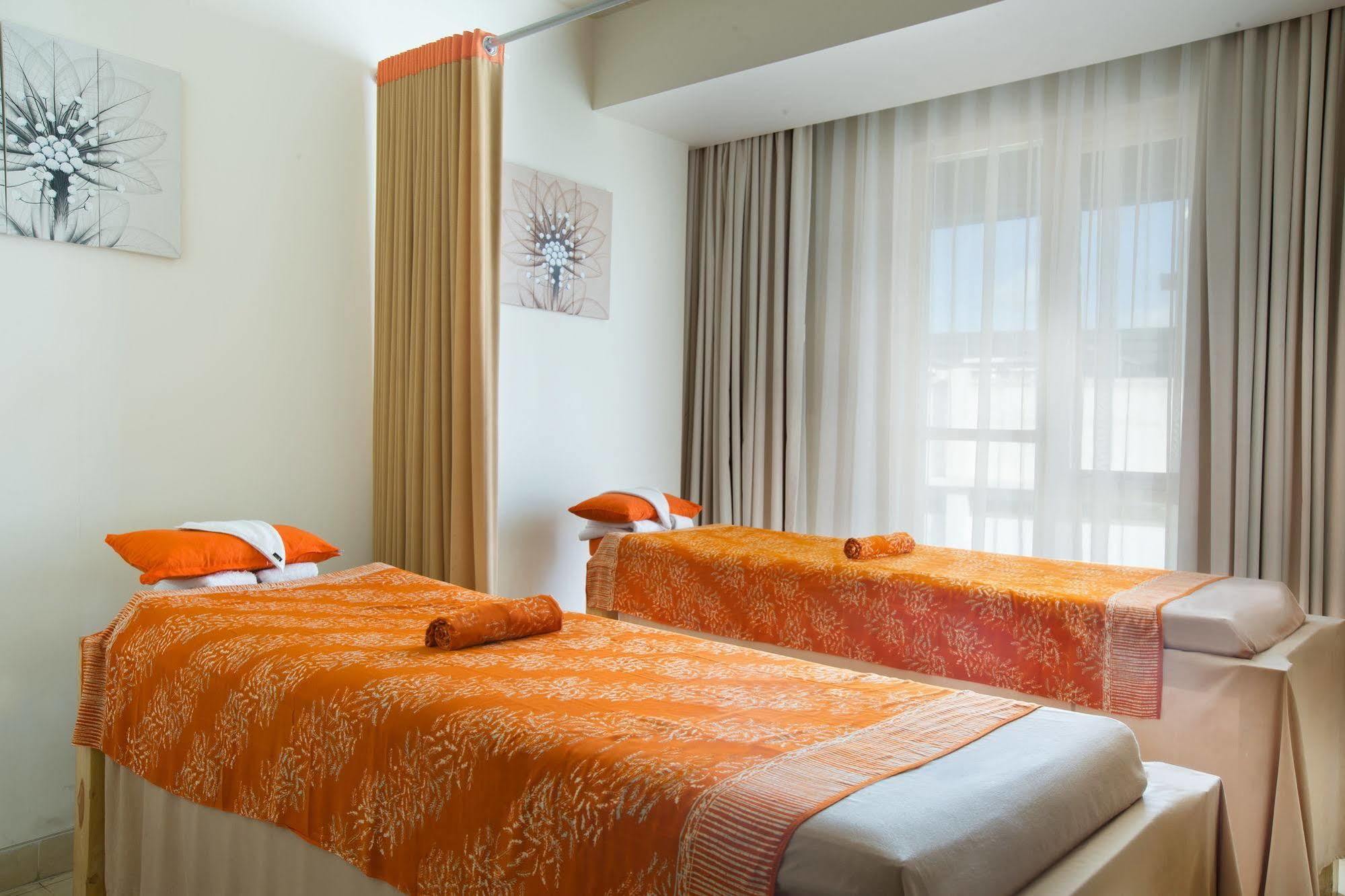 Harris Hotel Raya Кута Экстерьер фото