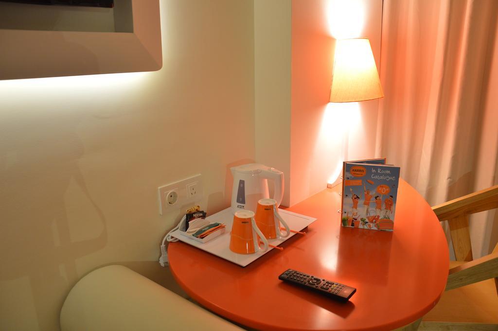 Harris Hotel Raya Кута Номер фото